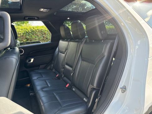 Used 2019 Land Rover Discovery SE AWD/4WD image 13