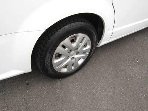 Used 2019 Dodge Grand Caravan SE w/ UConnect Hands-Free Group image 39