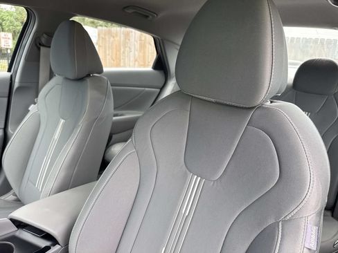 Used 2022 Hyundai Elantra SEL FWD image 24