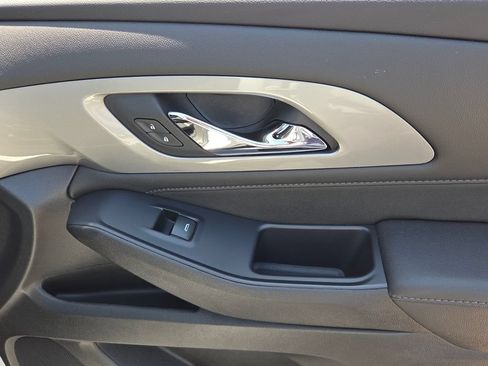 Used 2022 Chevrolet Traverse LT FWD image 26