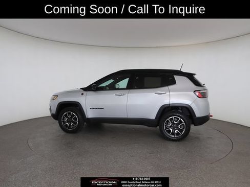 Used 2025 Jeep Compass Trailhawk AWD/4WD image 11