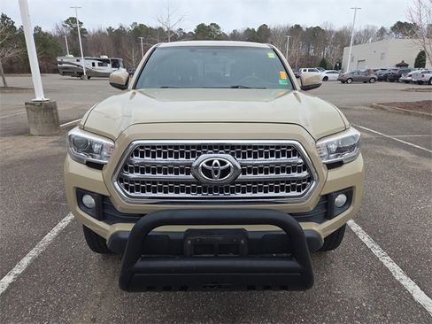Used 2016 Toyota Tacoma TRD Off-Road image 9