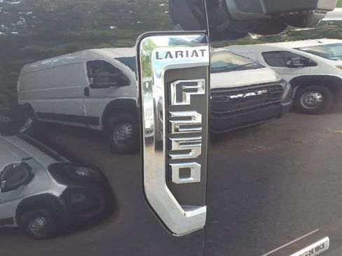 Used 2022 Ford F250 Lariat w/ Lariat Ultimate Package AWD/4WD image 9
