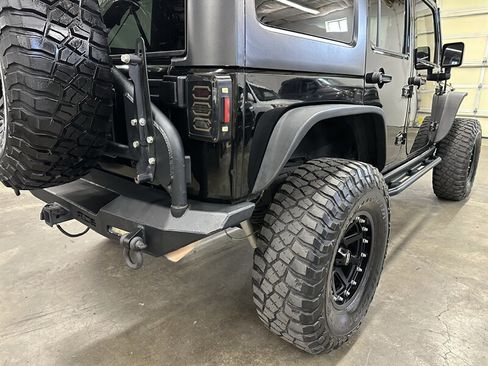 Used 2015 Jeep Wrangler Unlimited Rubicon w/ Connectivity Group AWD/4WD image 38