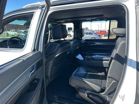 Used 2023 Jeep Grand Wagoneer Series III w/ HD Trailer Tow Package image 11