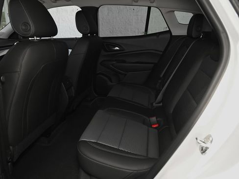 Used 2026 Chevrolet Trax LT w/ Sunroof Package FWD image 30
