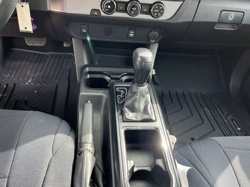 Used 2016 Toyota Tacoma SR image 22