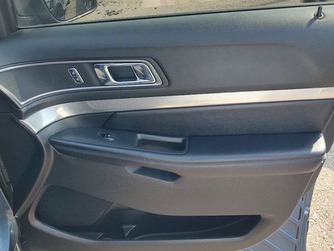 Used 2018 Ford Explorer XLT w/ Equipment Group 201A FWD image 24