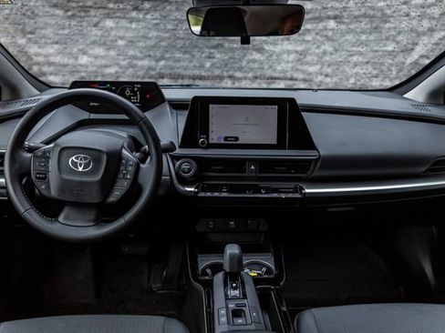 Used 2025 Toyota Prius LE FWD image 25