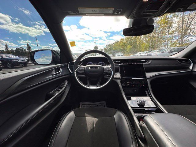 Used 2023 Jeep Grand Cherokee L Altitude AWD/4WD image 18