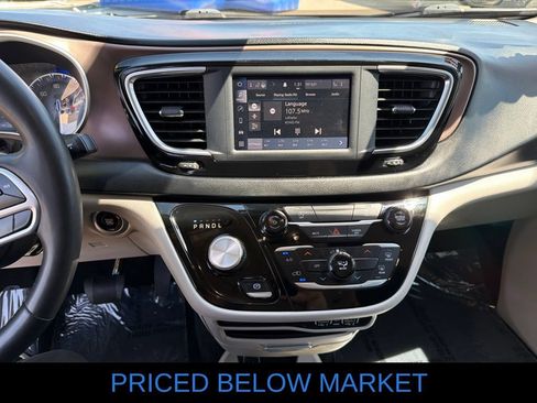 Used 2023 Chrysler Voyager LX FWD image 12
