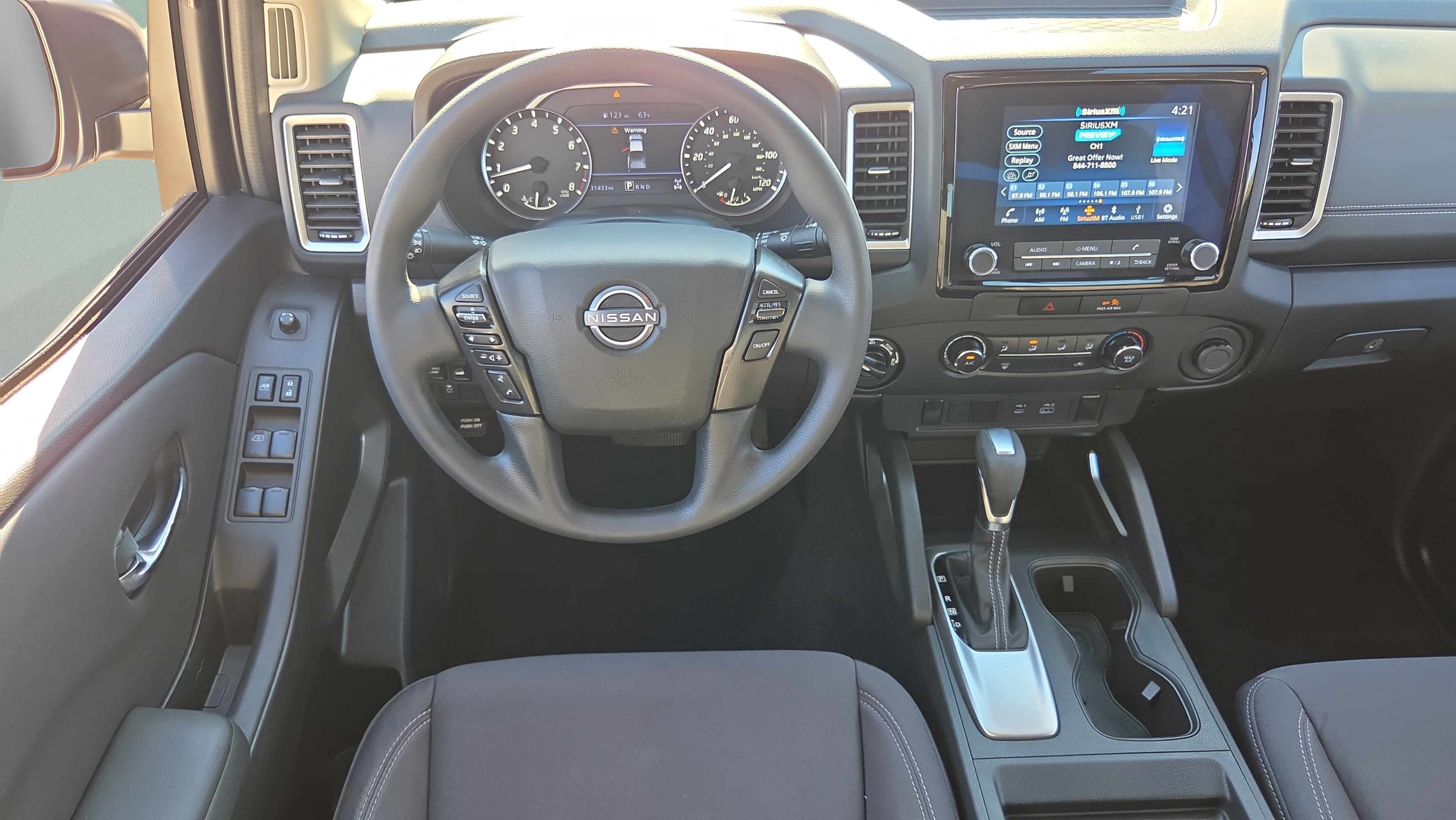 Used 2022 Nissan Frontier SV AWD/4WD image 2