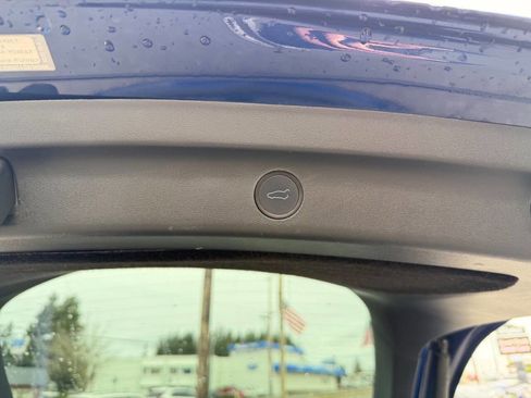 Used 2021 Tesla Model Y Long Range image 7