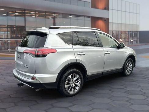 Used 2016 Toyota RAV4 XLE image 5