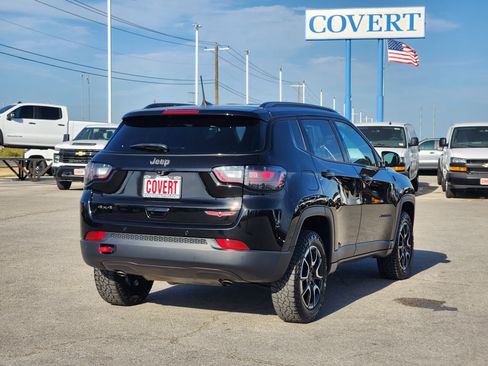 Used 2025 Jeep Compass Trailhawk w/ Trailhawk Elite Group AWD/4WD image 7