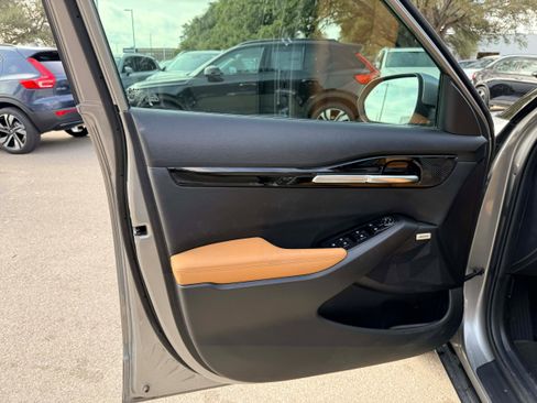 Used 2024 Kia Seltos SX w/ SX Sunroof Package image 10