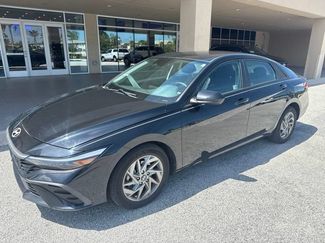 Used 2024 Hyundai Elantra SEL FWD video 1