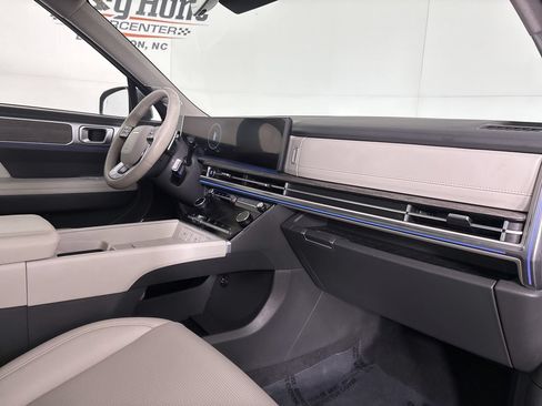 Used 2025 Hyundai Santa Fe Limited FWD image 31