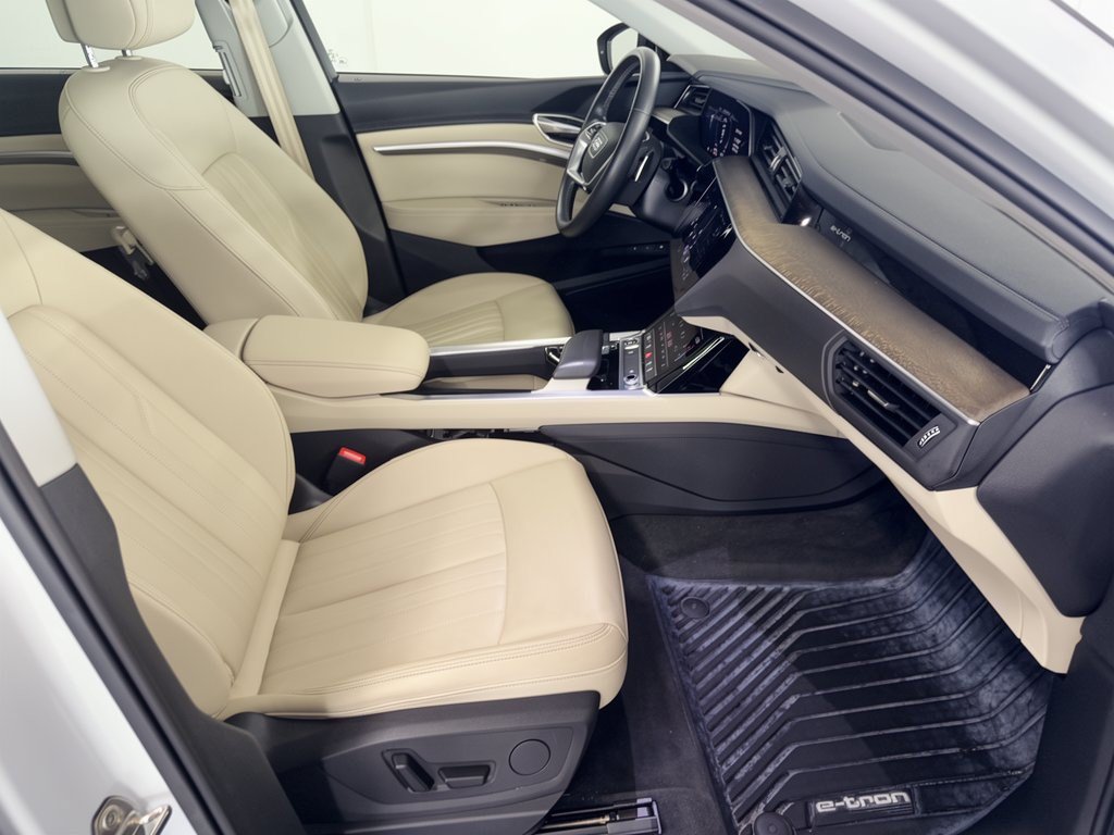 Used 2024 Audi Q8 e-tron Premium Plus AWD/4WD image 29
