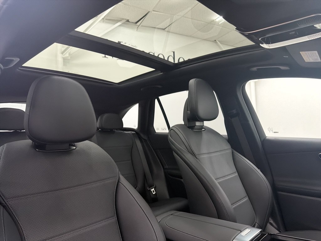 Used 2026 Mercedes-Benz GLC 300 4MATIC image 28