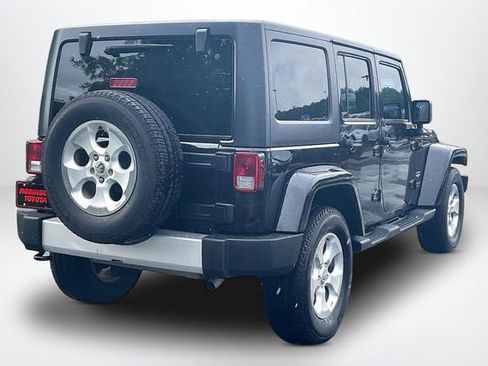 Used 2015 Jeep Wrangler Unlimited Sahara w/ Connectivity Group AWD/4WD image 13