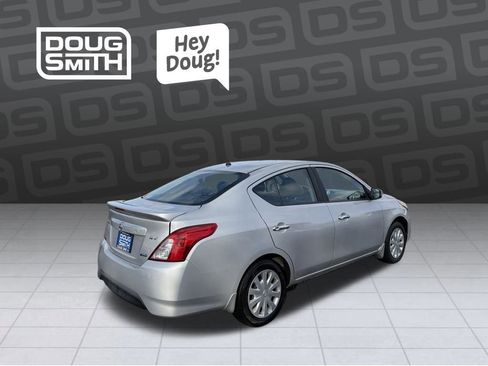 Used 2015 Nissan Versa SV image 5