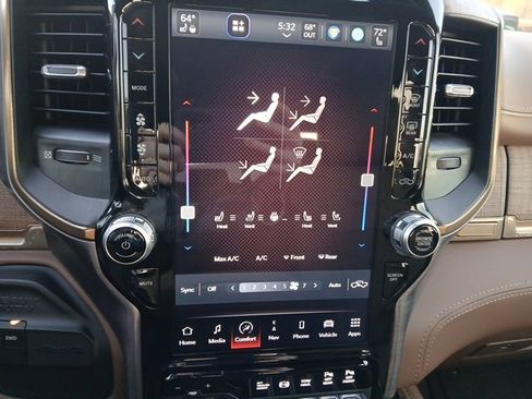 Used 2024 RAM 3500 Limited w/ Towing Technology Group image 30