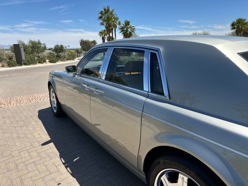 Used 2006 Rolls-Royce Phantom Sedan RWD image 22