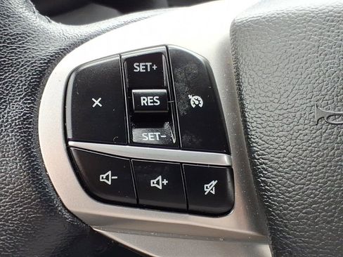 Used 2022 Ford Explorer XLT w/ Equipment Group 202A AWD/4WD image 26