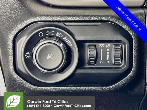 Used 2021 Jeep Wrangler Unlimited Sport AWD/4WD image 19