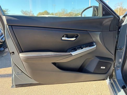 Certified 2024 Nissan Sentra SR w/ SR Premium Package image 18