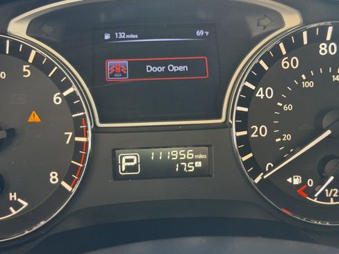 Used 2014 Nissan Pathfinder S image 22