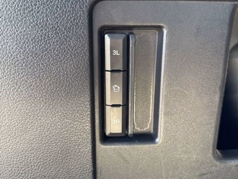 Used 2019 Ford Expedition XLT w/ Equipment Group 201A AWD/4WD image 9