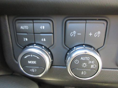 New 2026 GMC Yukon Denali w/ Denali Reserve Package image 18