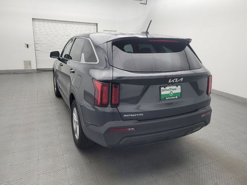 Used 2023 Kia Sorento LX FWD image 6