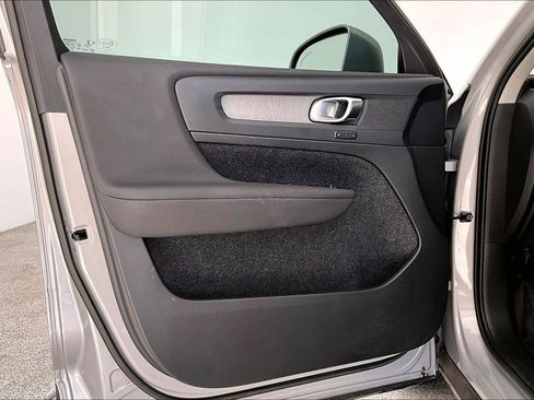 Certified 2023 Volvo XC40 B5 Core w/ Protection Package Premier image 23