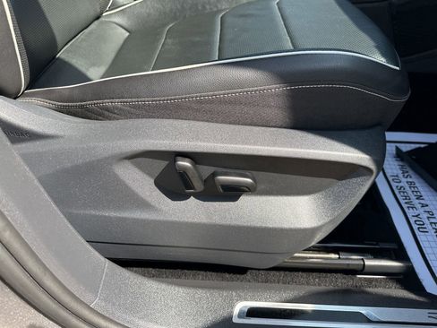 Certified 2022 Volkswagen Tiguan SEL R-Line image 37