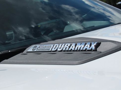 Used 2025 Chevrolet Silverado 2500 LTZ w/ LTZ Convenience Package image 11