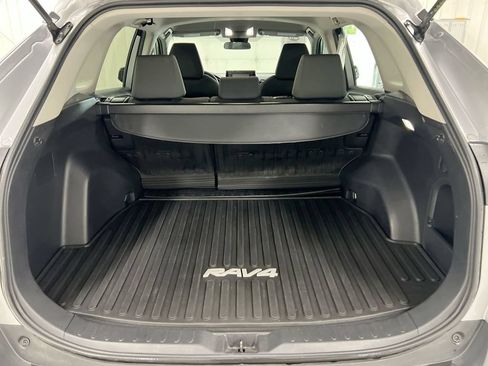Used 2022 Toyota RAV4 XLE AWD/4WD image 23