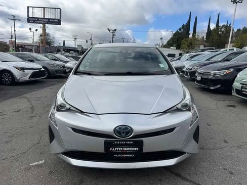 Used 2018 Toyota Prius Two w/ Prius Two Safety Plus Package FWD image 2