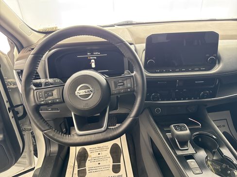 Used 2021 Nissan Rogue Platinum image 9