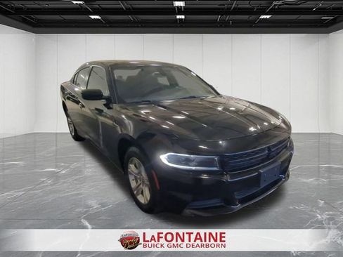 Used 2022 Dodge Charger SXT RWD image 2