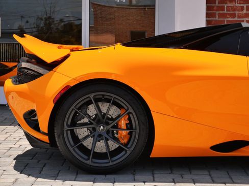 Used 2024 McLaren 750S Spider RWD image 13