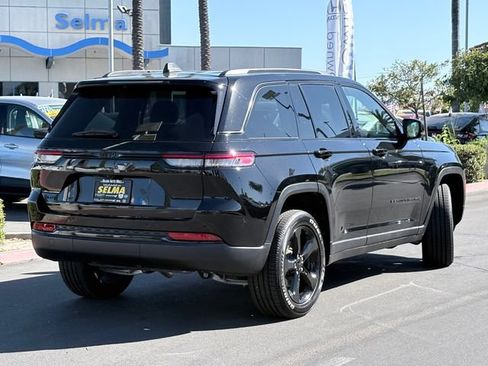 Used 2025 Jeep Grand Cherokee Altitude AWD/4WD image 5