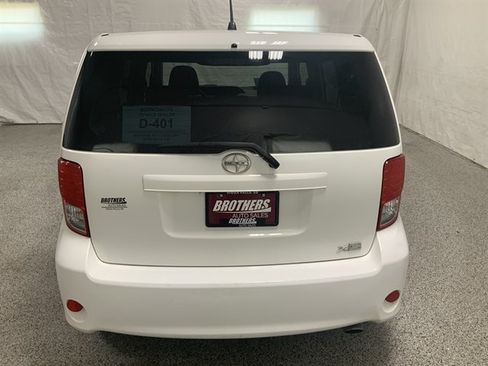 Used 2011 Scion xB FWD image 6