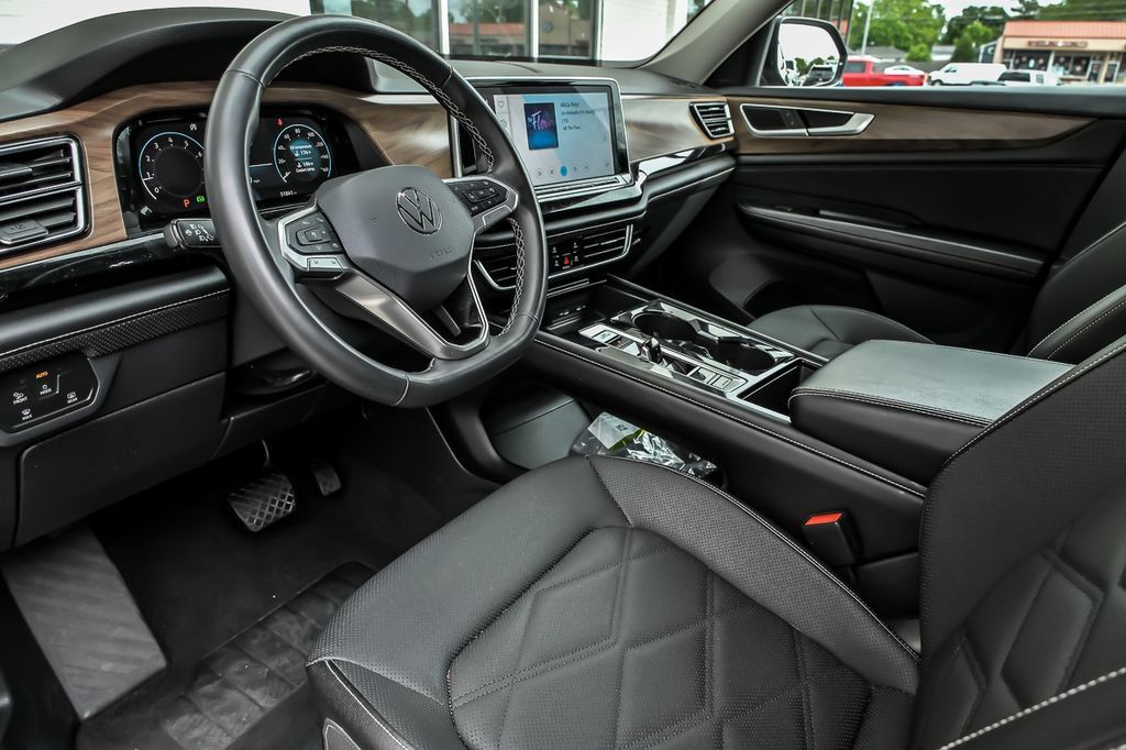Used 2024 Volkswagen Atlas SE FWD image 14