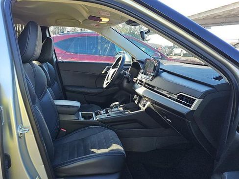 Used 2024 Mitsubishi Outlander SE image 25