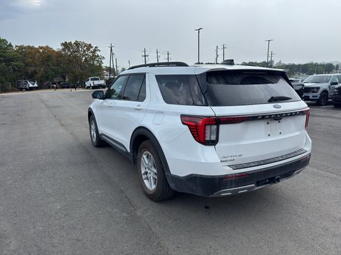 Certified 2025 Ford Explorer Active w/ Active Comfort Package RWD image 7