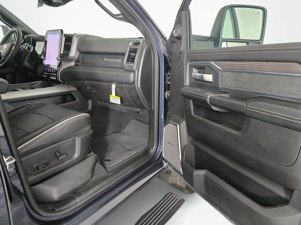 New 2026 RAM 2500 Laramie AWD/4WD image 41
