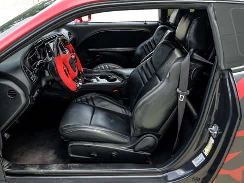 Used 2016 Dodge Challenger SRT Hellcat RWD image 4